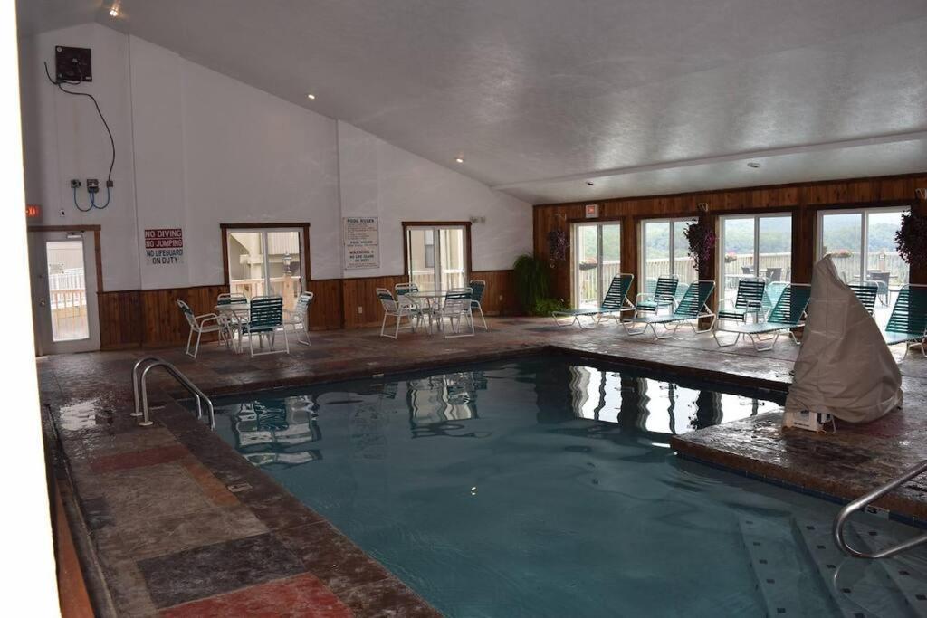 Stairway To Heaven, Breathtaking Mtn Views Indoor Pool & Hot Tub * Gatlinburg
