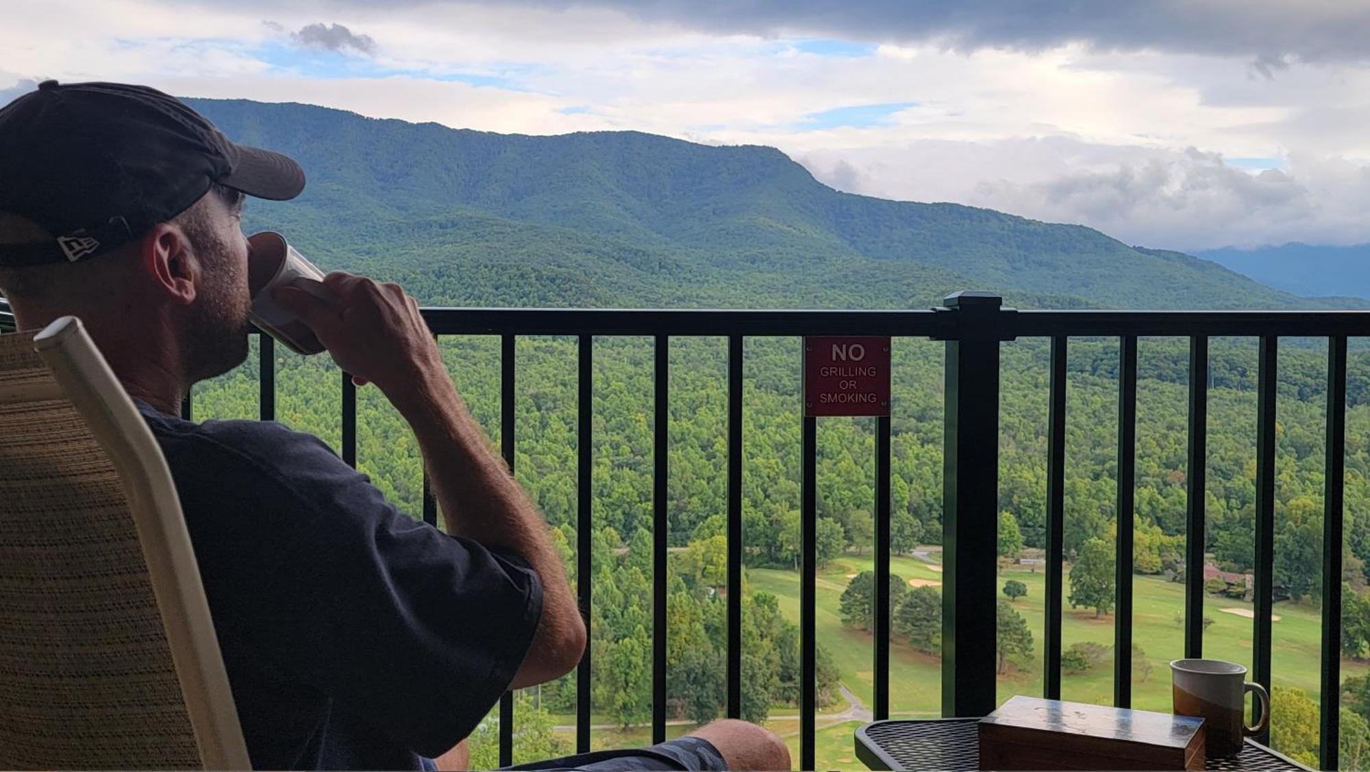 Apartment Stairway To Heaven, Breathtaking Mtn Views Indoor Pool & Hot Tub Gatlinburg